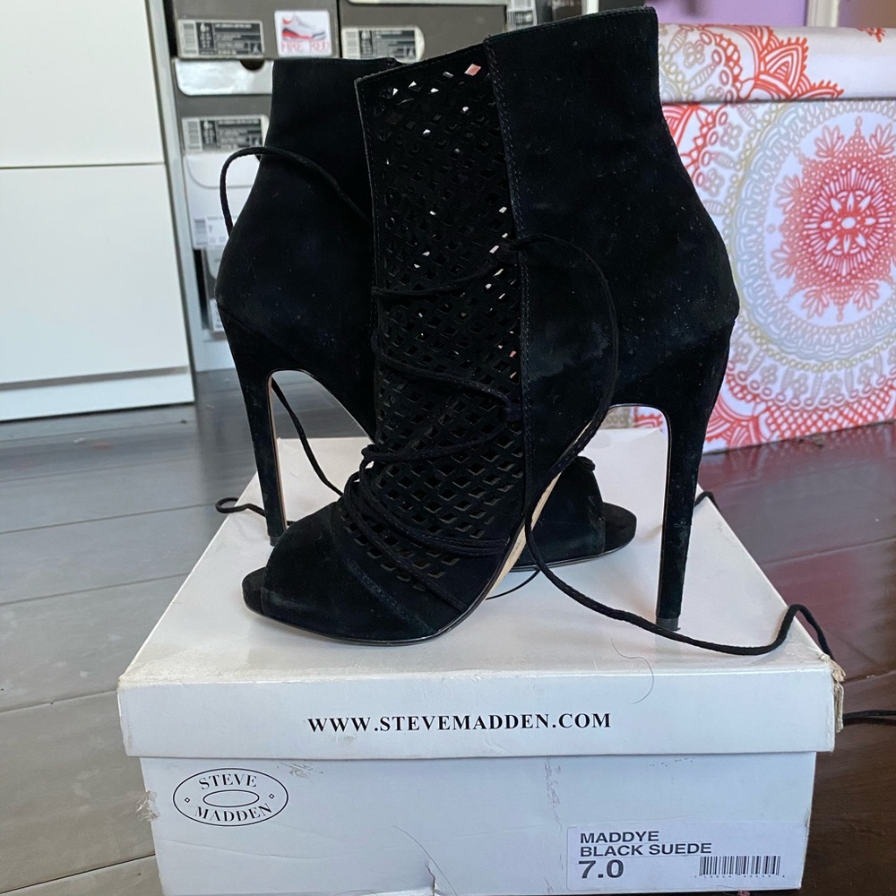 Steve Madden. Maddye Bootie Black Heels 7W